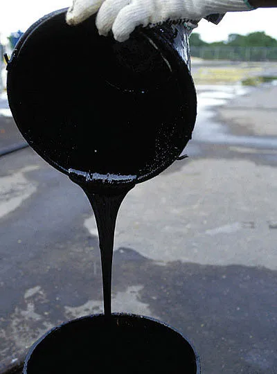 Pétrole brut: le baril de Brent franchit à nouveau la barre des 100 USD